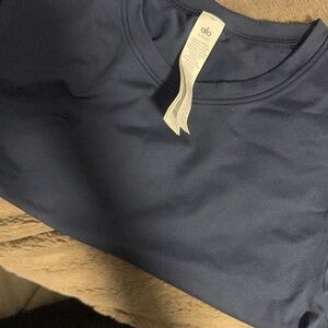 Alo yoga crop tee